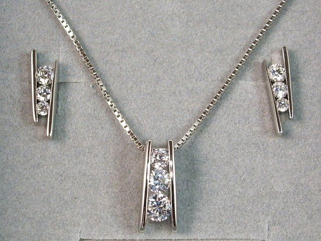 Conjunto de Gargantilla y Pendientes de Plata y Circonitas